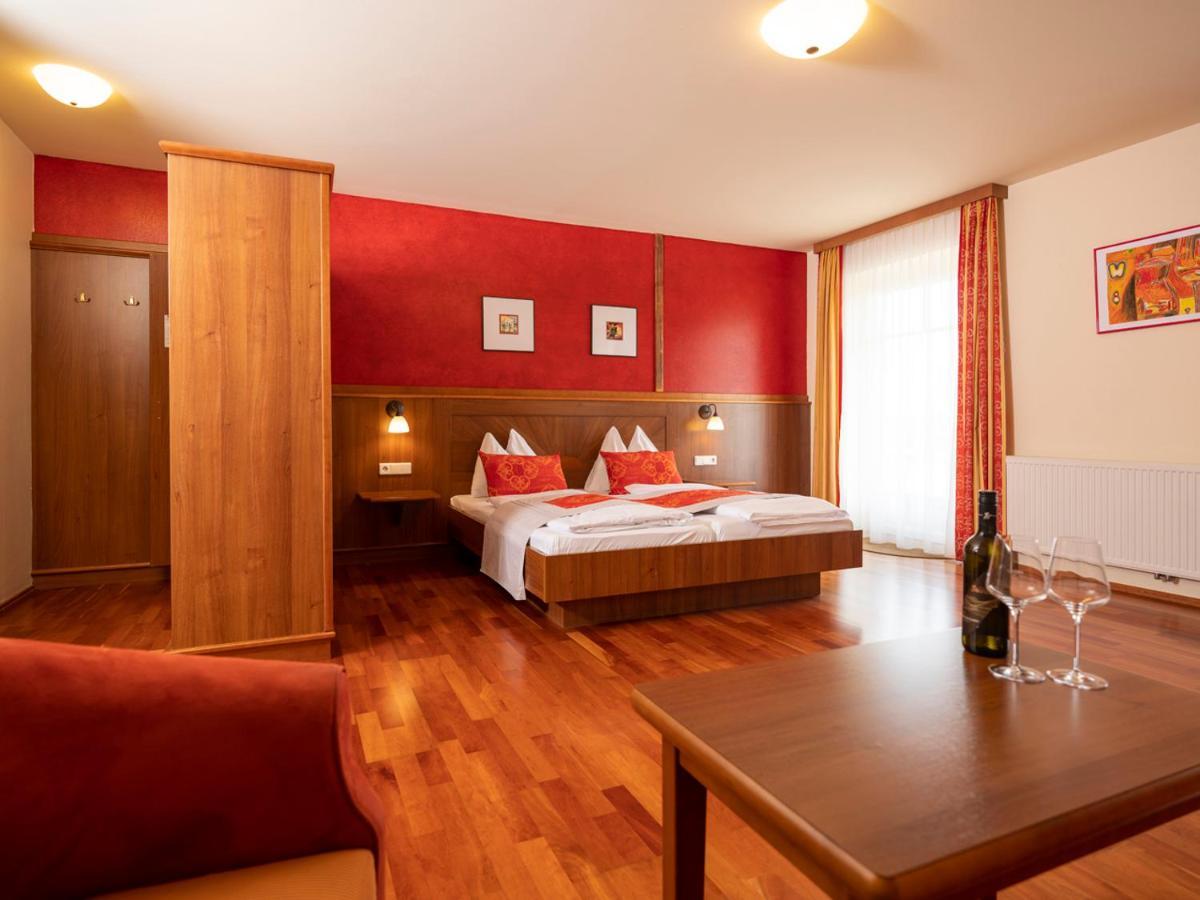 Hotel Neustifter Poysdorf Eksteriør billede
