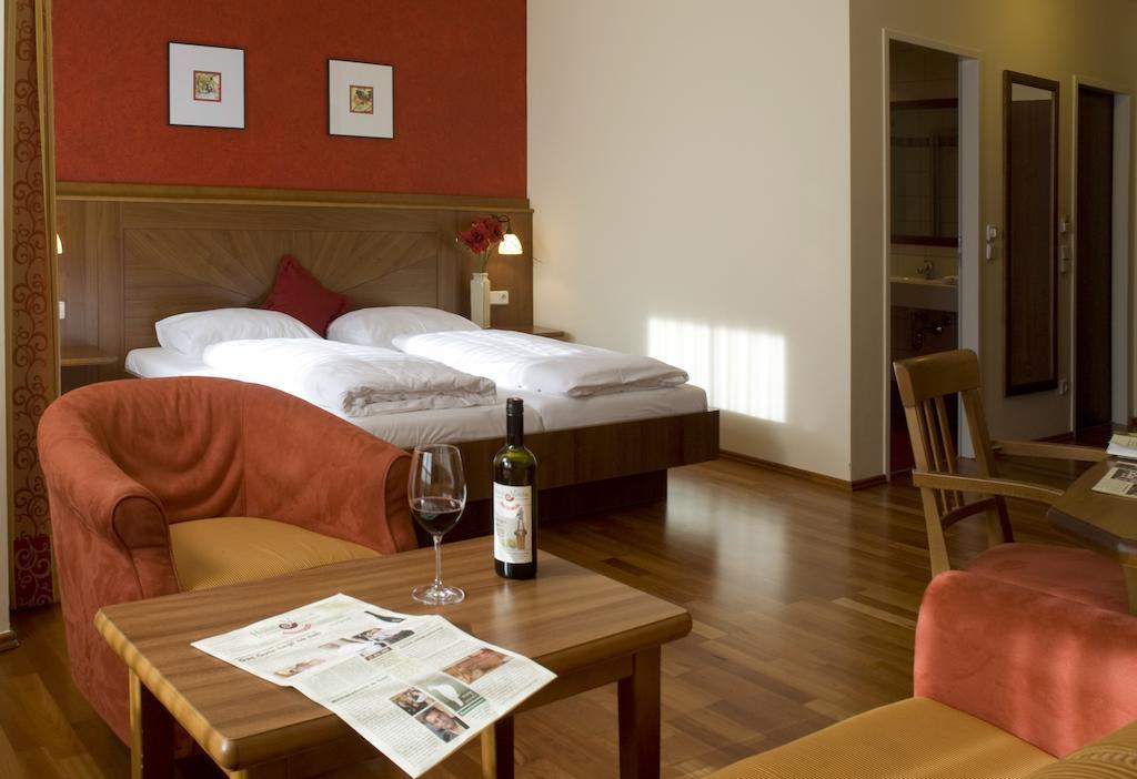 Hotel Neustifter Poysdorf Eksteriør billede