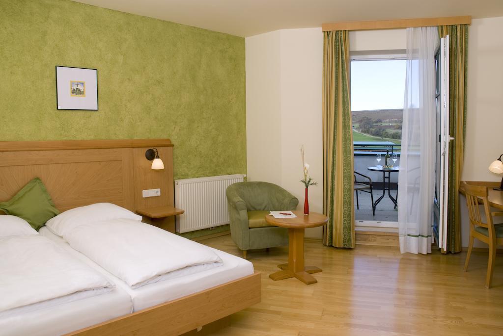 Hotel Neustifter Poysdorf Eksteriør billede
