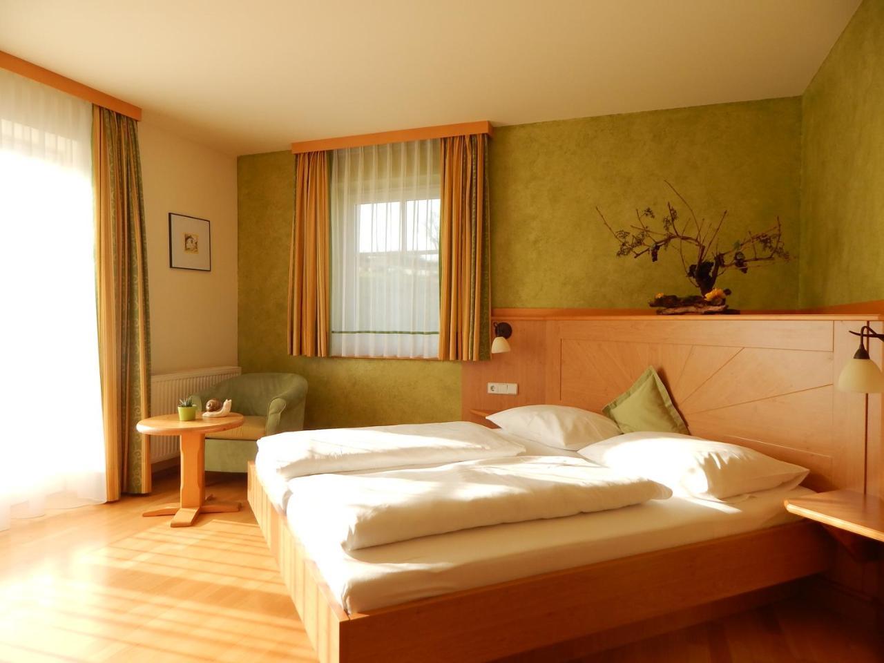 Hotel Neustifter Poysdorf Eksteriør billede
